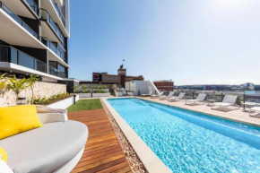 Amazing 2BR delicate Apt, 1min to train station